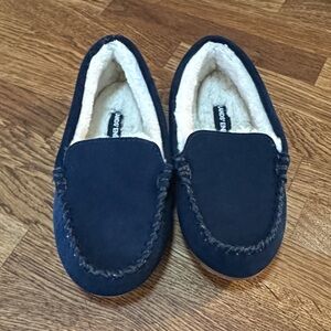 lands end kids fuzzy lined suede moccasin slippers 2Y